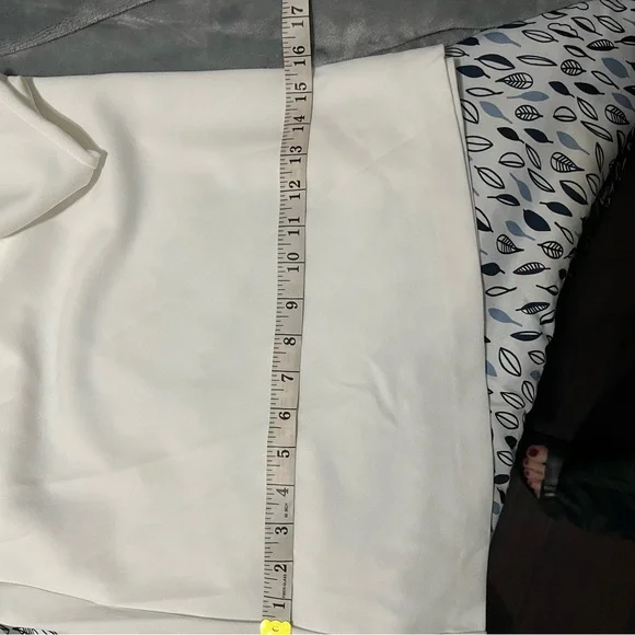 Zara White Jumpsuit with Minimalist Design - Picture 6 of 8